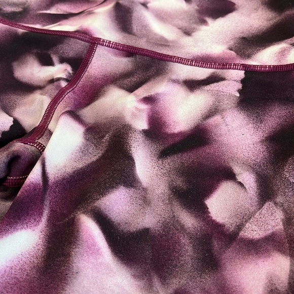 Lululemon Wunder Under high rise crop yoga pants. - Picture 3 of 4